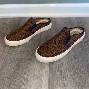 Time and Tru Women's Faux Fur Lining Slip-on Sneaker